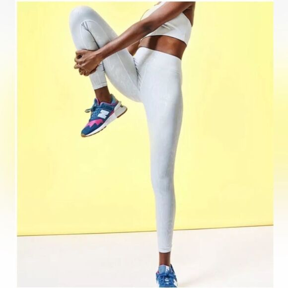 TEREZ Dove Gray Snakeskin Foil UpLift High Compression Leggings NEW Size S - Picture 4 of 12